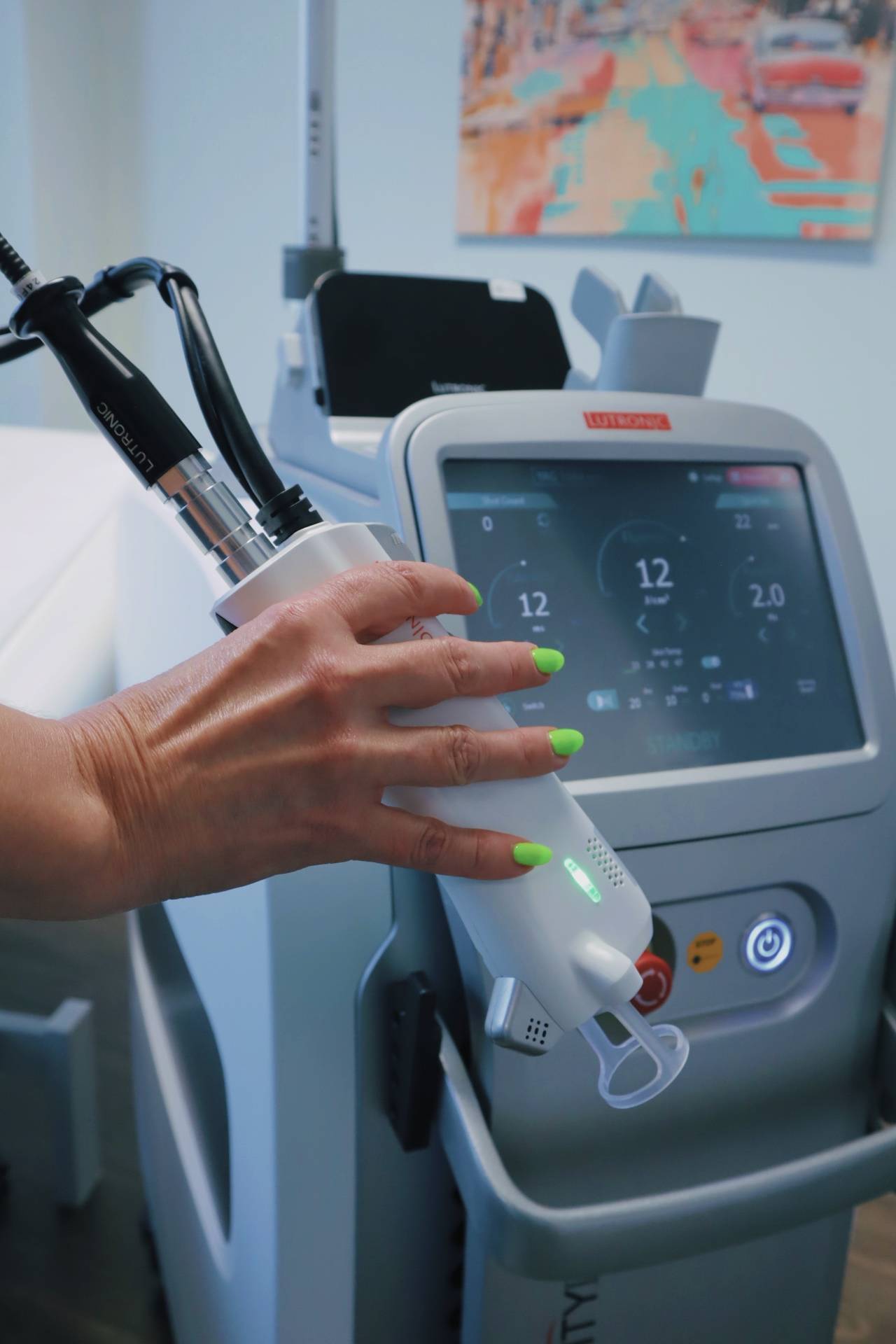 The Clarity II's screen and handpiece